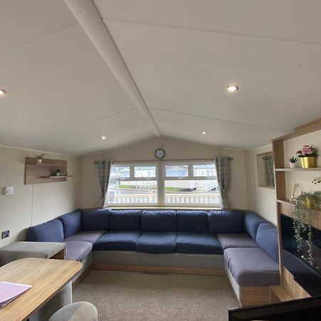8 Bed Sun Decked Caravan Unlimited High Speed Wifi And Fun At Seawick Holiday Park Clacton-on-Sea Bagian luar foto