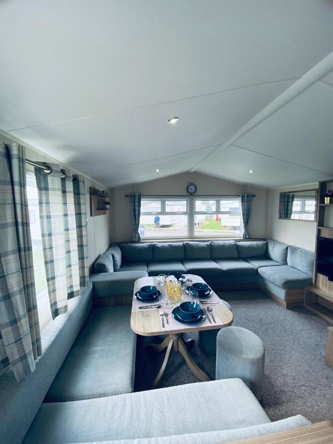 8 Bed Sun Decked Caravan Unlimited High Speed Wifi And Fun At Seawick Holiday Park Clacton-on-Sea Bagian luar foto