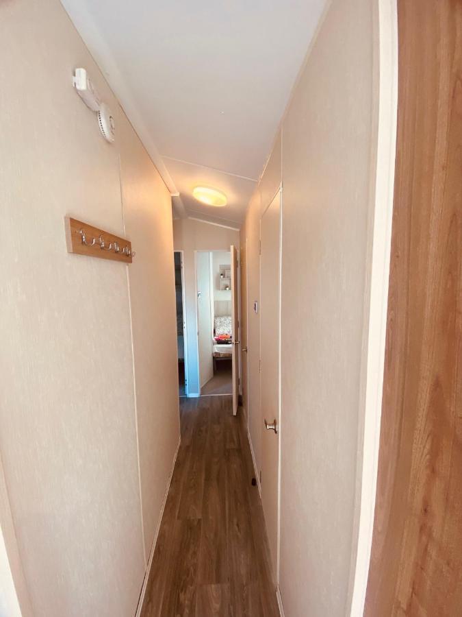 8 Bed Sun Decked Caravan Unlimited High Speed Wifi And Fun At Seawick Holiday Park Clacton-on-Sea Bagian luar foto