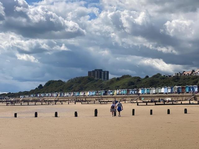8 Bed Sun Decked Caravan Unlimited High Speed Wifi And Fun At Seawick Holiday Park Clacton-on-Sea Bagian luar foto